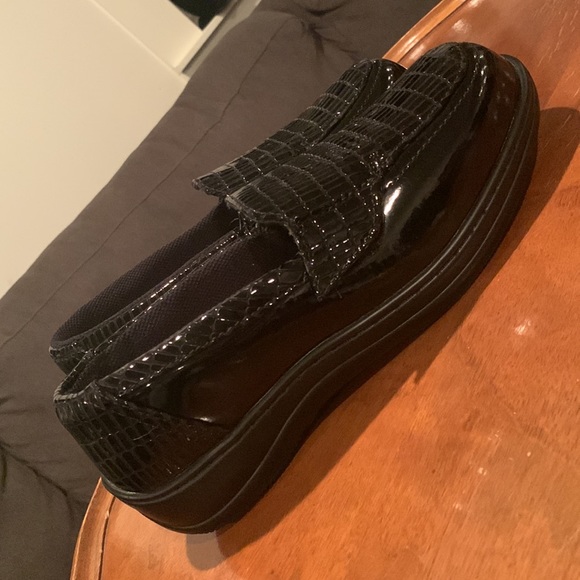 Orthofeet shoes - easy on - 8 Wide. - Picture 9 of 9